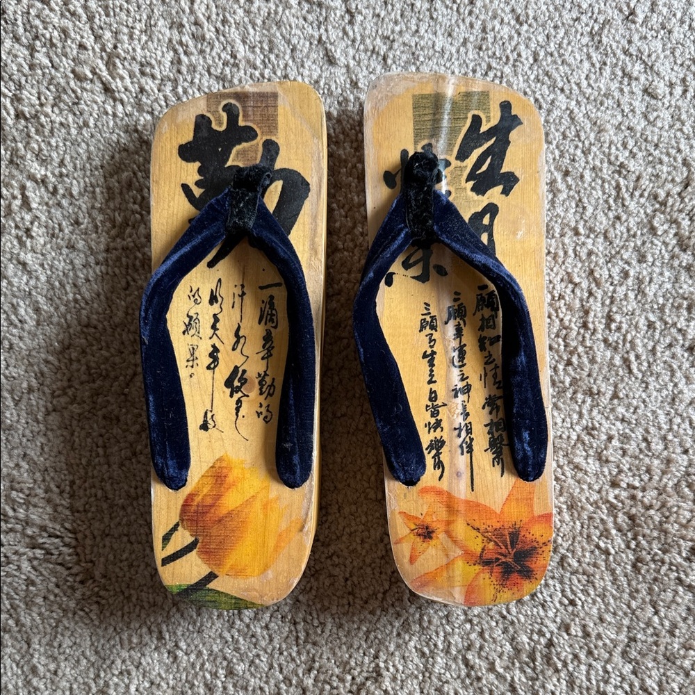 Wooden Floral Geta Sandals with Navy Velvet Thong